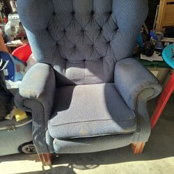 Recliner Chairs Needs Cleaning. 
