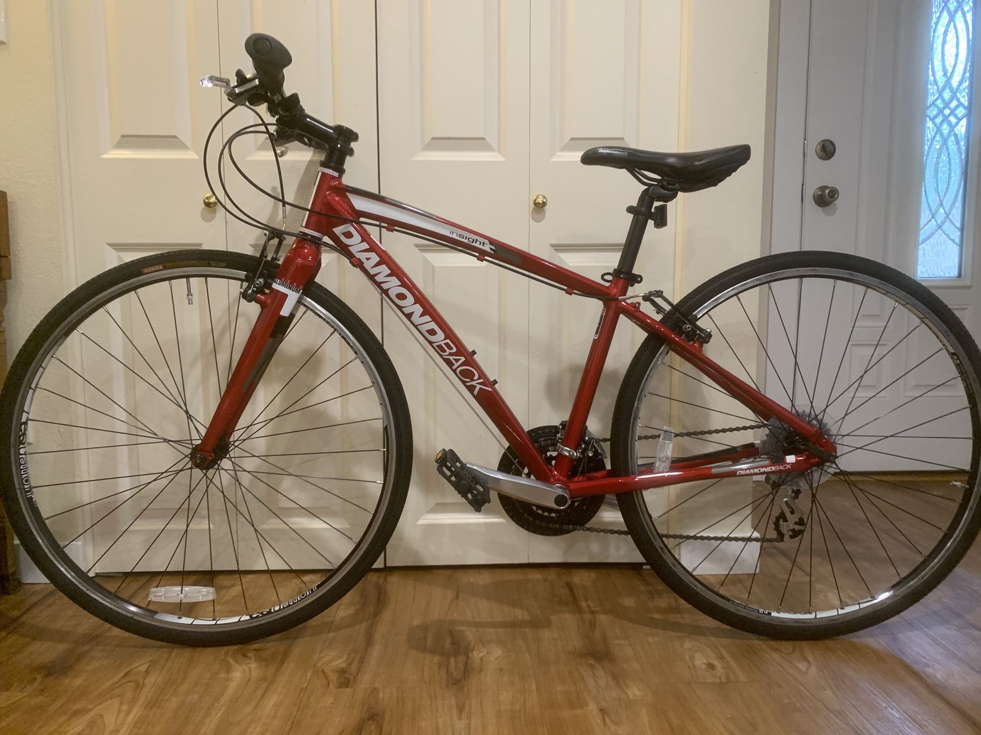 Diamondback insight One. Like new for Rider 5’2-5’7. No issues.