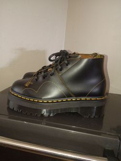 Dr.Martines boots with soles bouncing