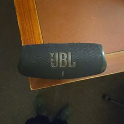 JBL Charge 5