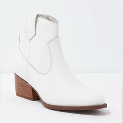 Women’s Boots Size 8.5-Off White