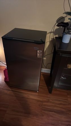 Frigidaire refrigerator just like new $40