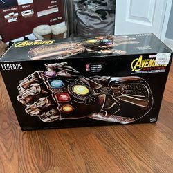 Marvel legends series infinity gauntlet   complete working condition 70$ firm