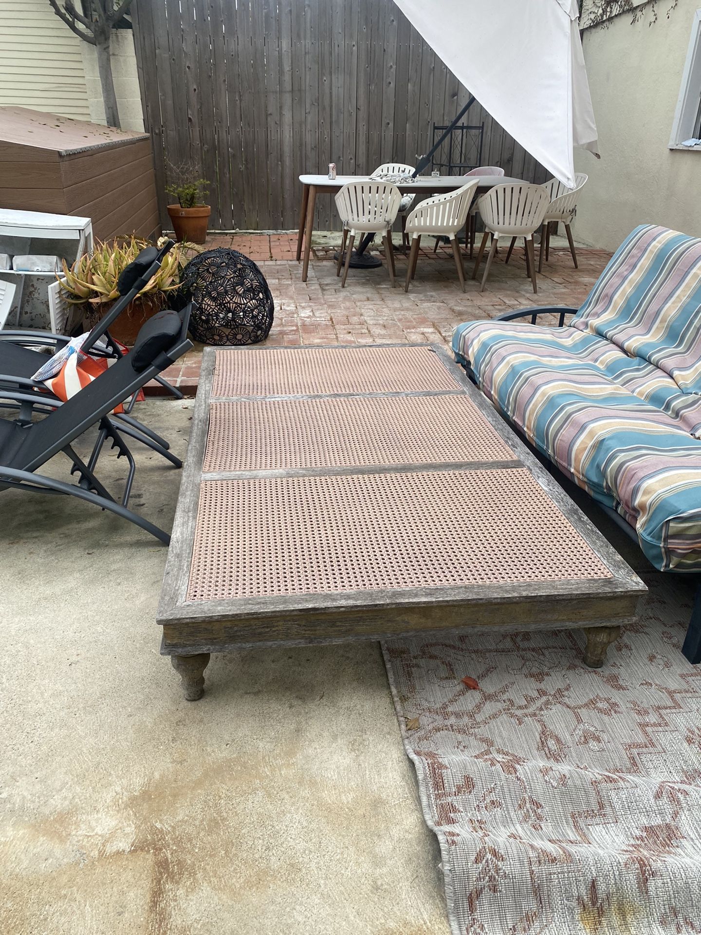 FREE COFFEE TABLE outside/indoors