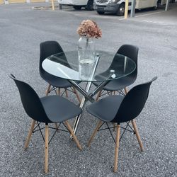Round Table And 4 Chairs