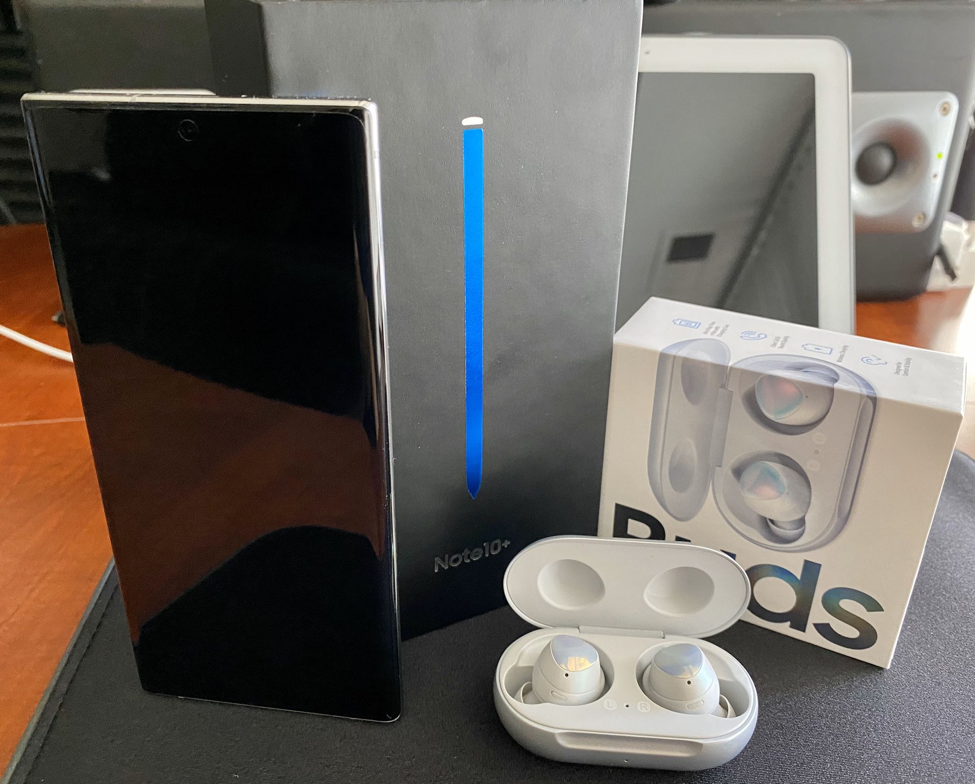 Samsung - Galaxy Note10+ with 256gb Memory Cell Phone (UNLOCKED) - Aura Glow Color + Galaxy Buds wireless earbud headphones