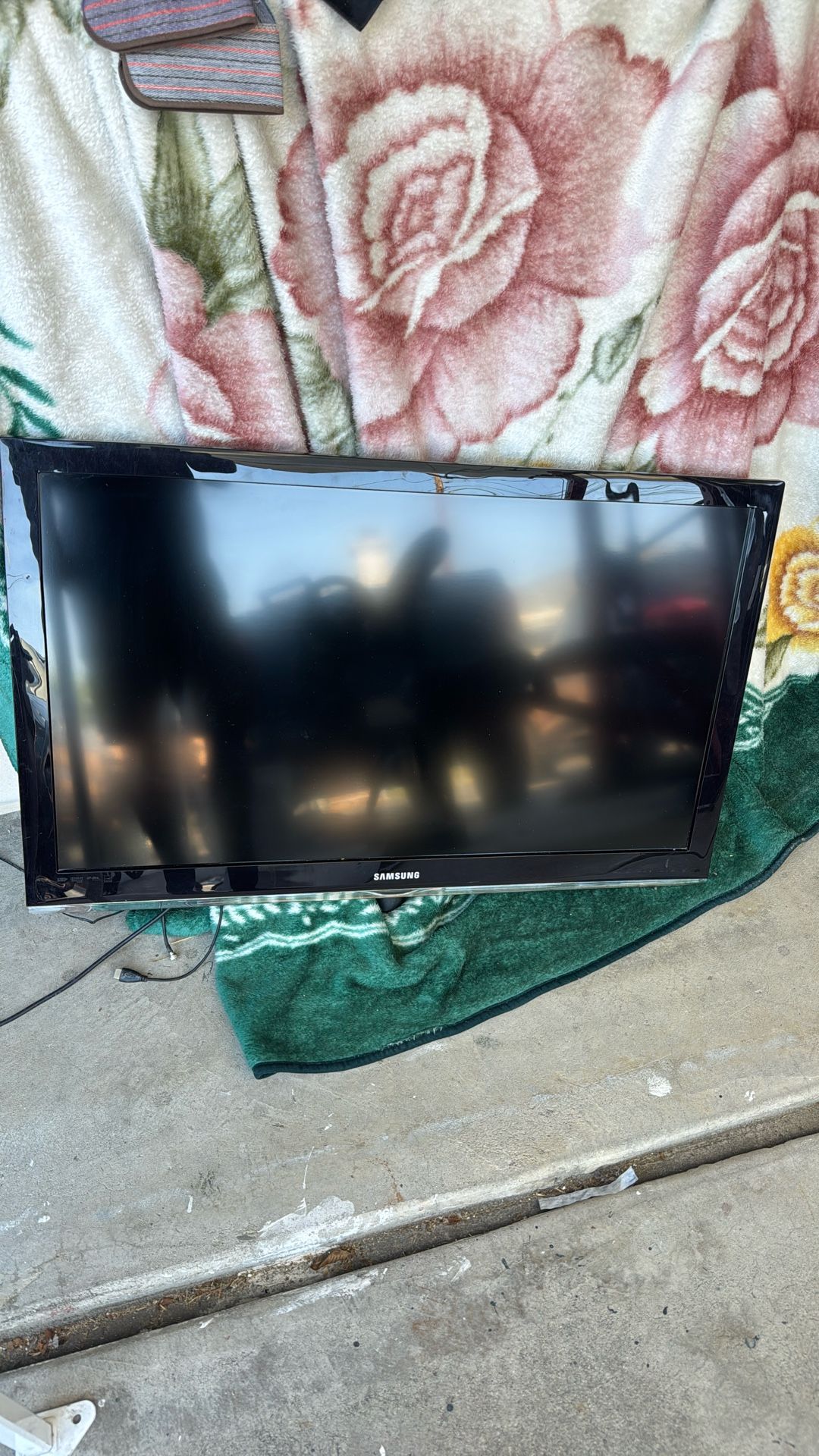 SAMSUNG TV
