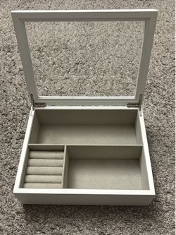 Jewelry box