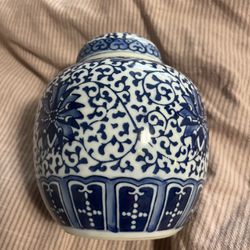 Blue & White Globe Round Ball Bud Vase Floral Leaves 4.25"Tall Asian  Jar