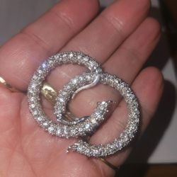 Sterling Silver With Moisonite,saphire Or Diamonds Not Sure