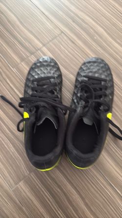 Soccer shoes