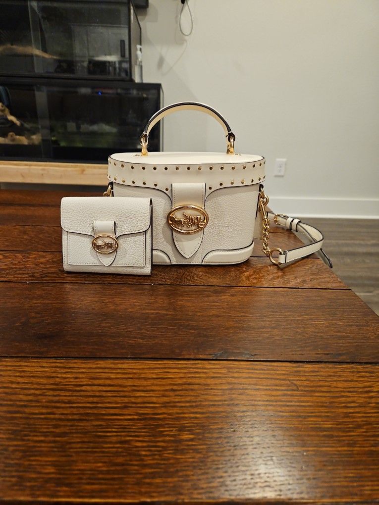 COACH KAY Shoulder Handbag in white Wallet Set