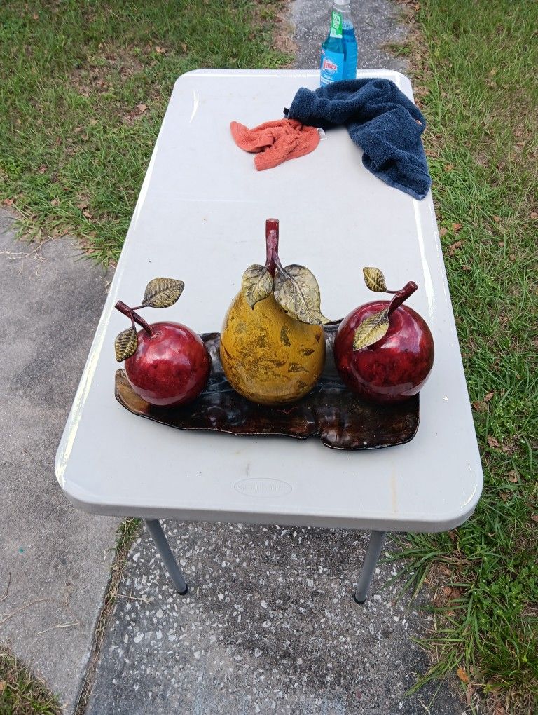 Metal Grape Fruit Table Piece