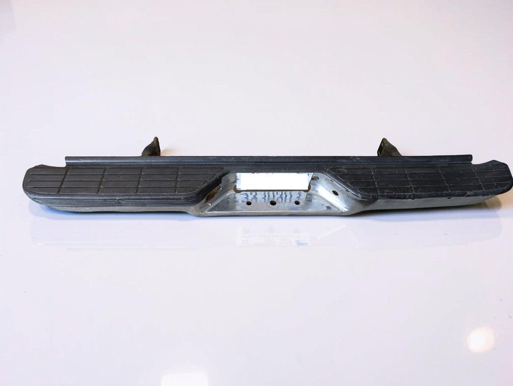Used Rear Step Bumper for Chevy/GMC C/K 2500, 3500, 88–00 Heavy Duty Pickup