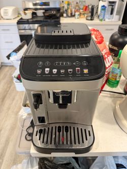 De’Longhi Magnifica Evo Automatic Espresso Machine w/ Milk Frother