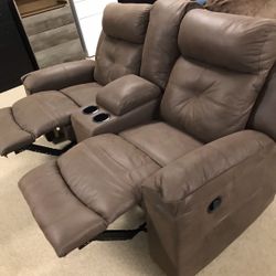 Reclining Stylings Couch! 