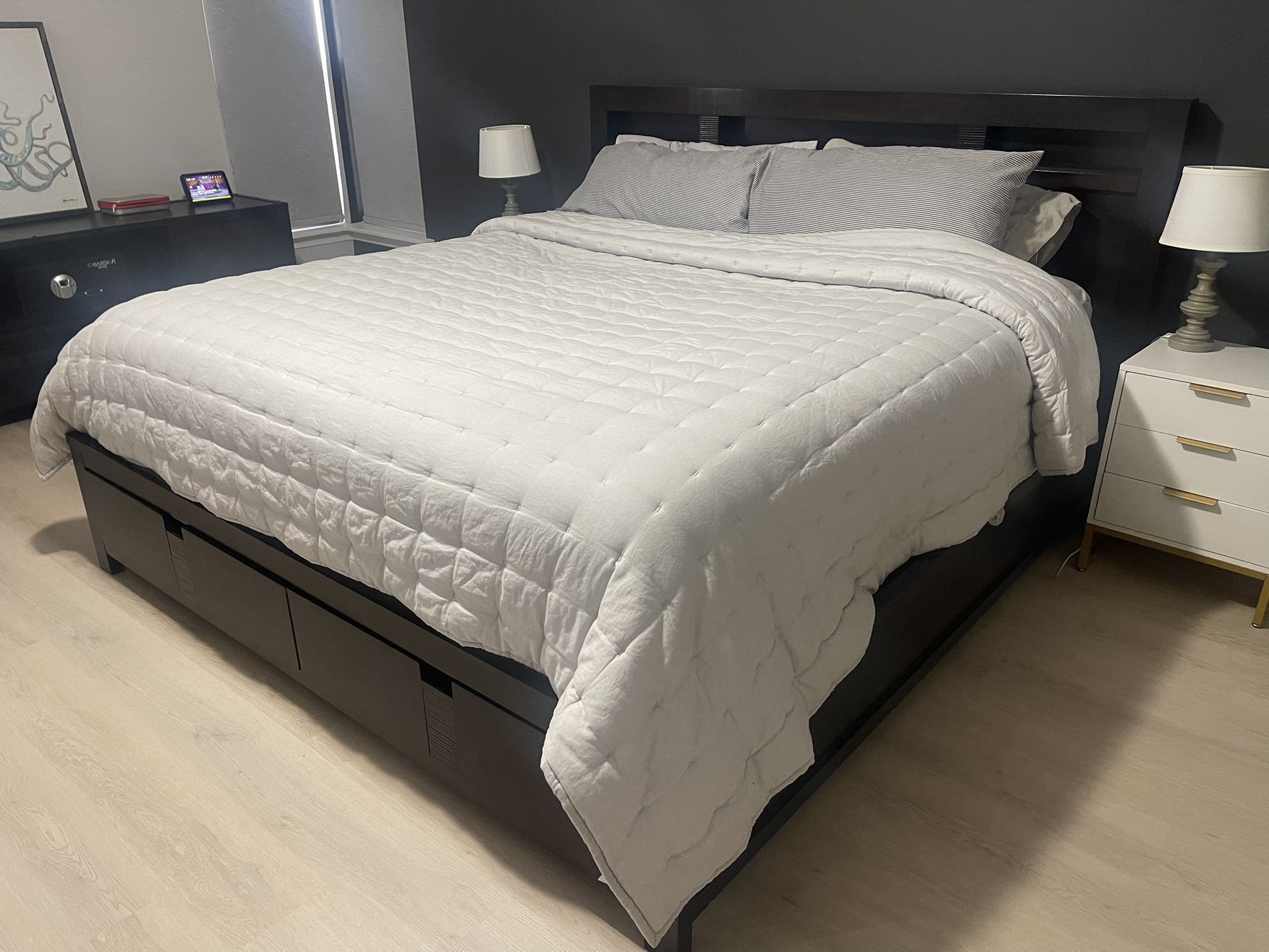 King Sized Bed Frame With Mattress