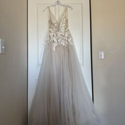 Brand-new Gabrielle Atelier wedding gown