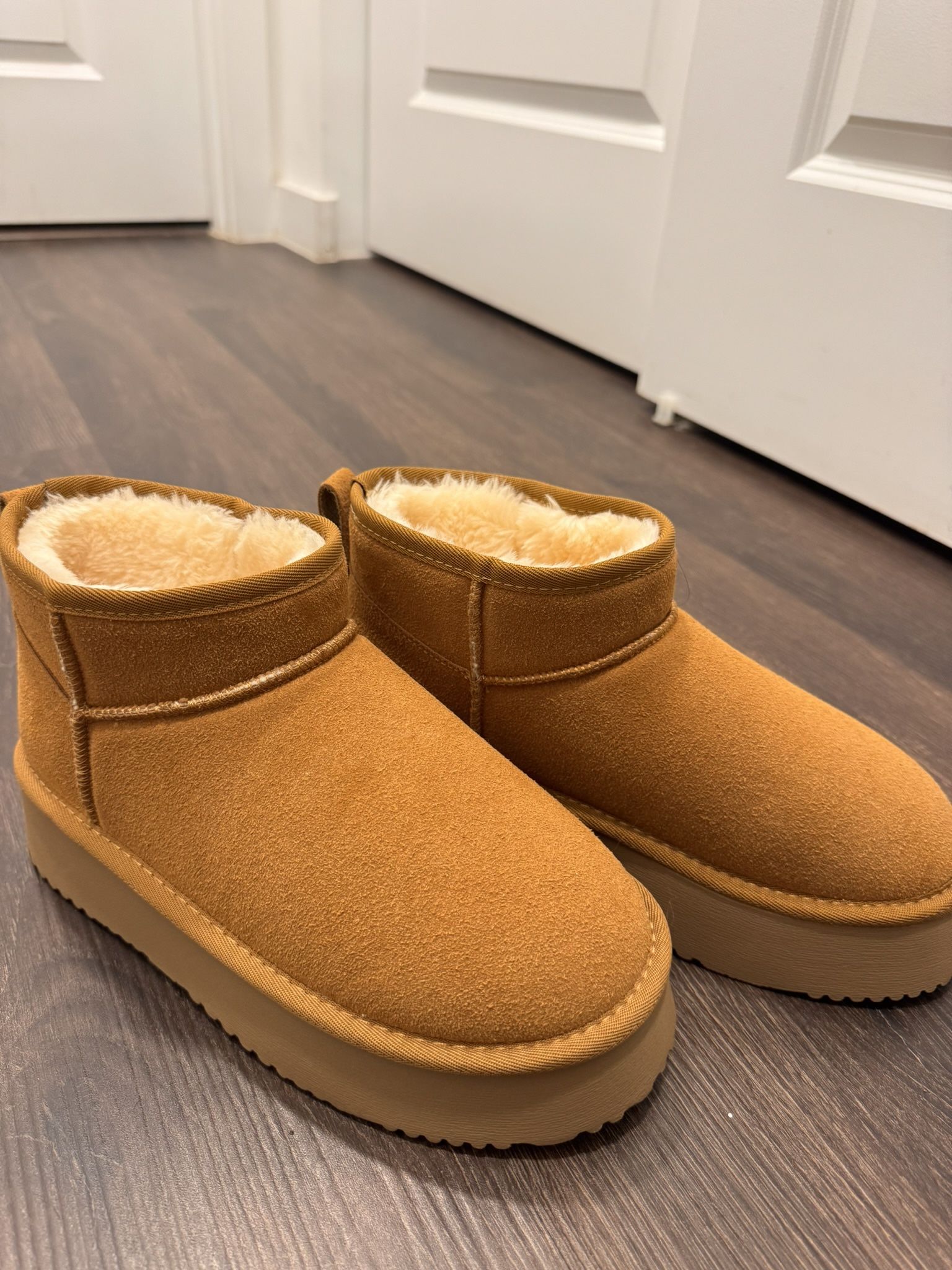 Women’s Winter Boots – NEW – Size 39