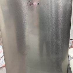 Midea MERM33S1AST Mini Fridge, 3.3 Cu.ft Compact Fridge with Internal Light, Adjustable Thermostat, Reversible Door, Low Noise for Dorm, Office, Bedro