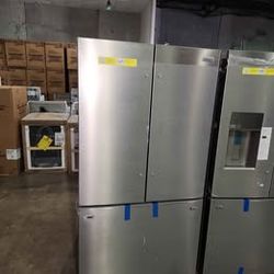Frigidaire Refrigerator – Model FRFN28113AF