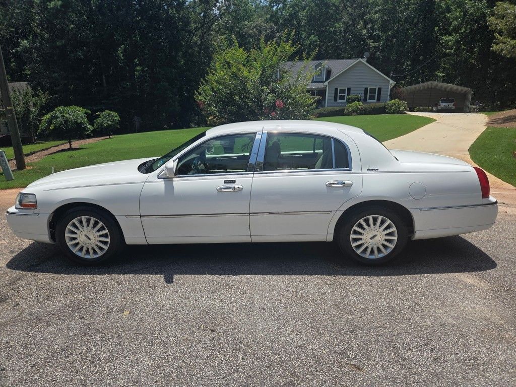 2004 Lincoln Town Car Signature