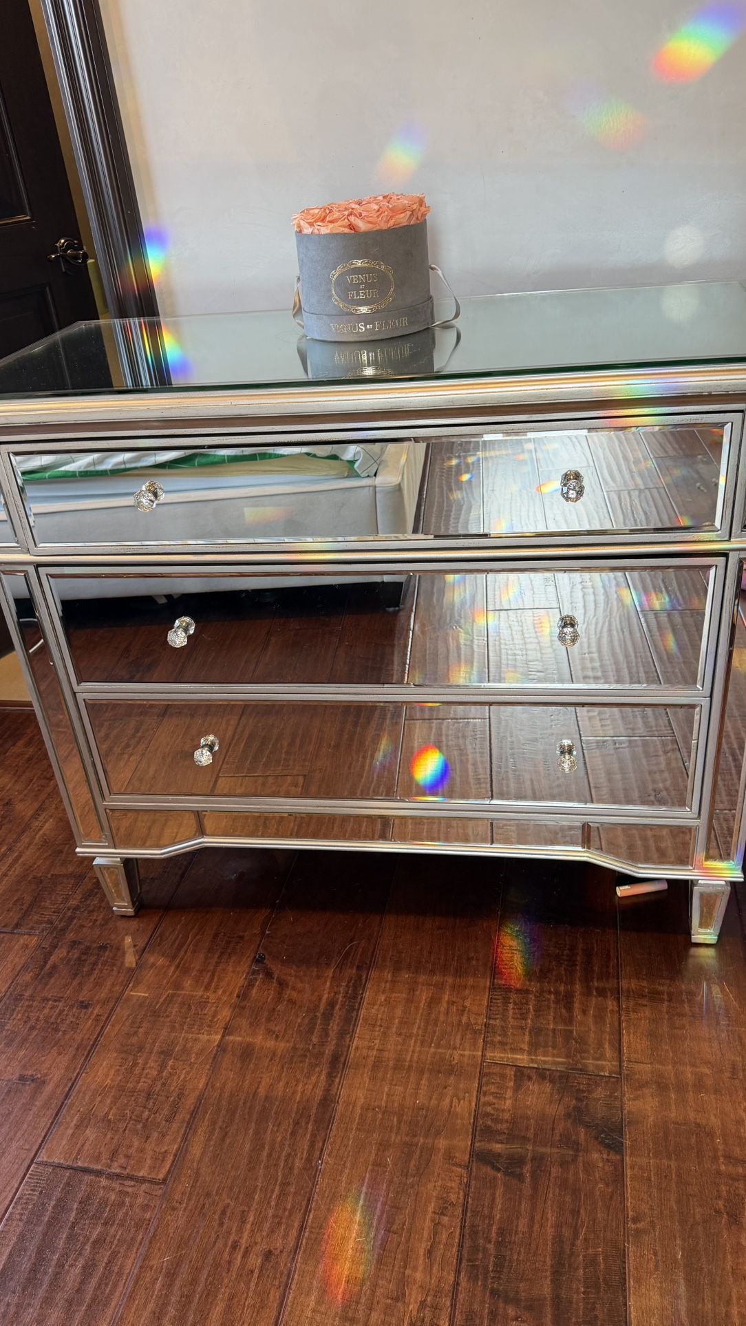 Mirrored 3-Drawer Chest 42”
