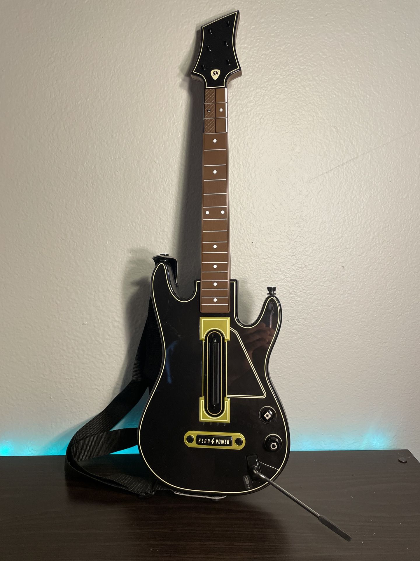 Guitar Hero Live Controller Model 0000654 PS3 PS4 Xbox 360 Xbox One No Dongle