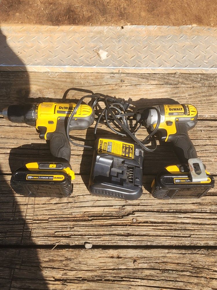 DeWalt drill and impacting drill 20 volt two battery and charger 
