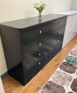 Eight drawers dresser