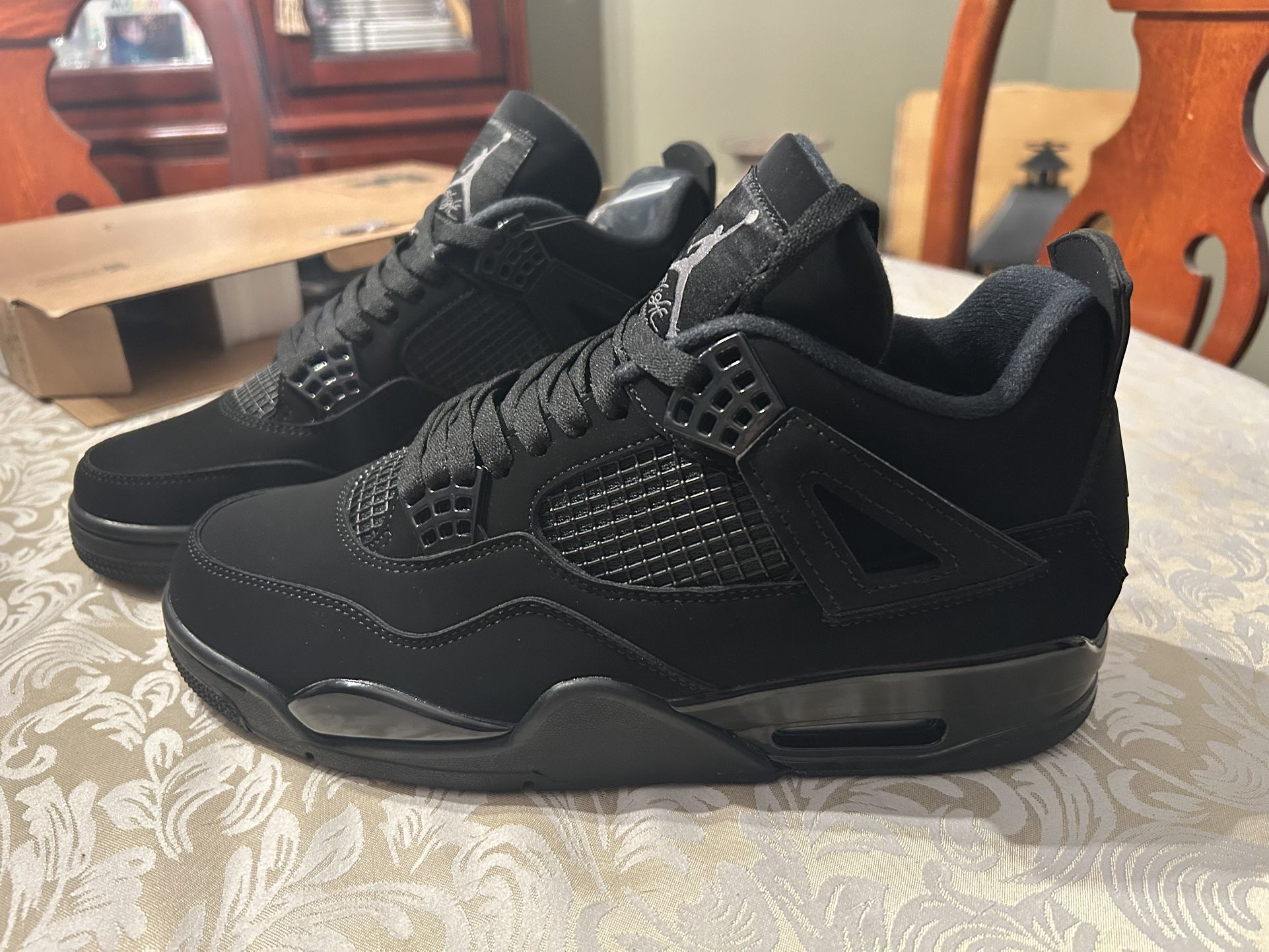 Jordan 4 Black Cats Size 9