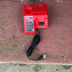 Milwaukee M12/M18 Charger 