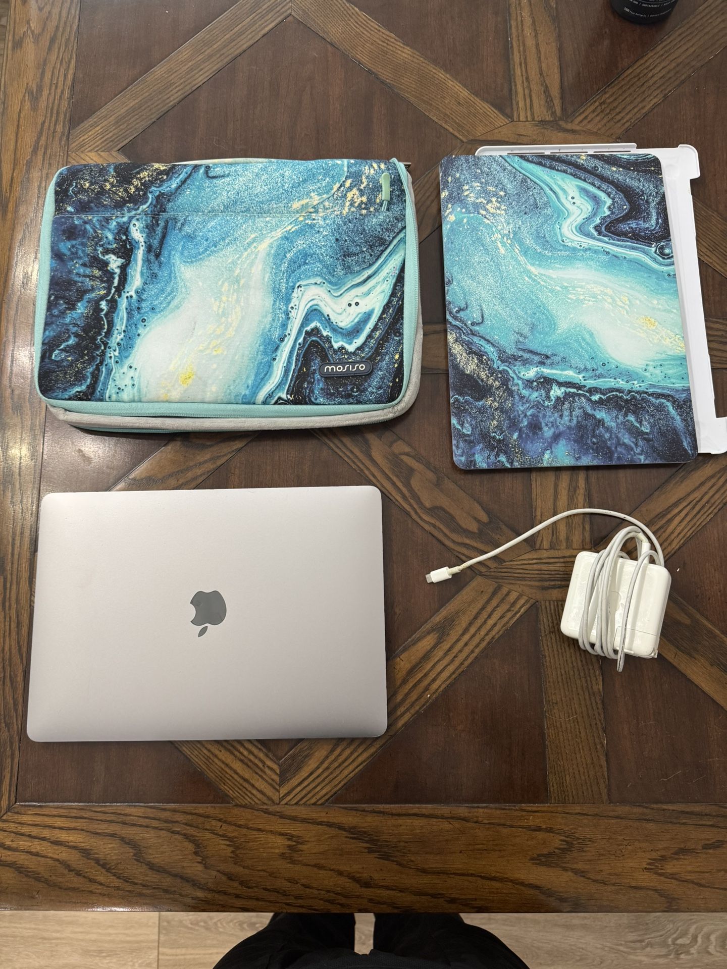MacBook Pro 13.3in 512GB SSD 8GB RAM Intel i5