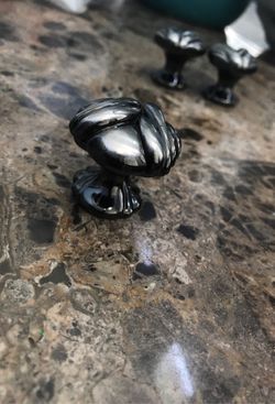 Cabinet knobs