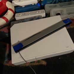 Wii console 8 controllers