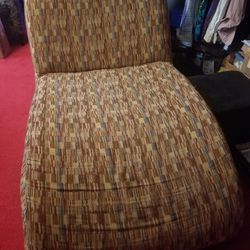 Full size Wave Chaise Lounge Ecclectic Pattern upholstered very good condition 36 x 80 