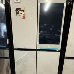 Samsung Bespoke 4 Door Flex w/ Family Hub in White Glass