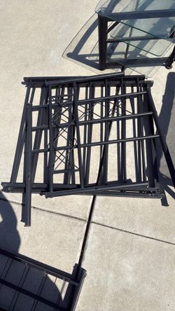 TWIN FRAME