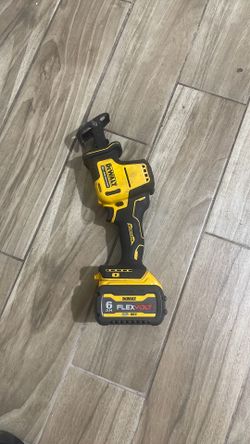 DeWalt DCS369B ATOMIC 20V MAX* Cordless One-Handed Reciprocating Saw