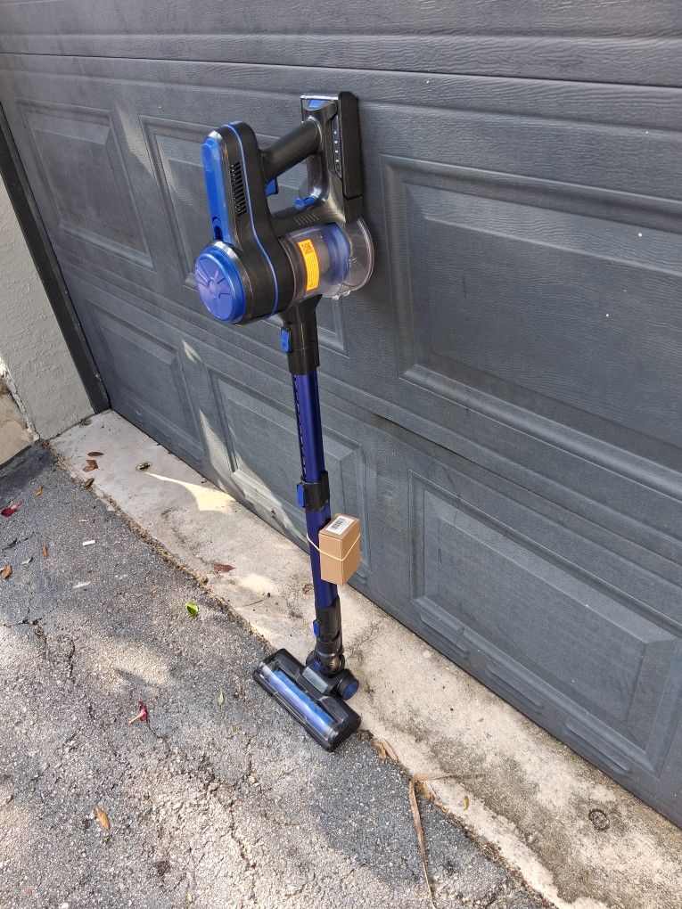 Cordless Vacuum Cleaner (like new)
