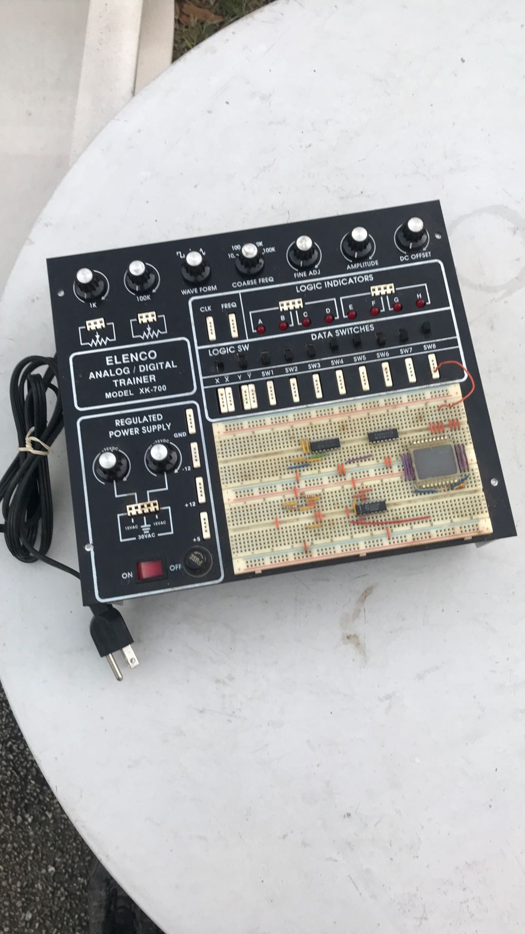 Elenco Analog / Digital Trainer xk-700