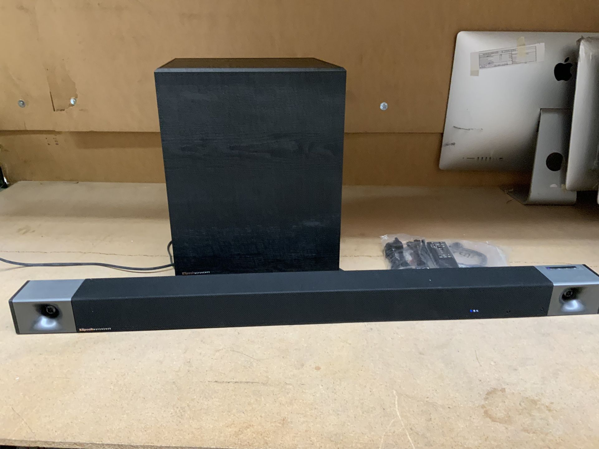 Klipsch - Cinema 600 3.1 Sound Bar System with Wireless Pre-Paired 10" Subwoofer - Black# 552