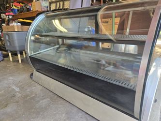 Vollrath Refrigerated 48" Curved Display Cabinet