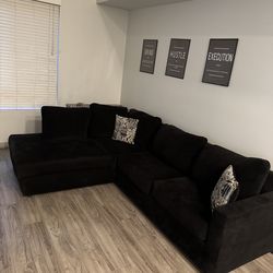 Large (Used) Sectional (475$ OBO)