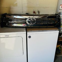 Toyota Tundra Grill