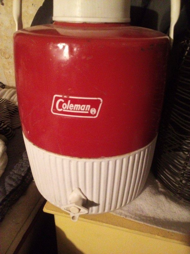 Vintage Coleman A Cooler/Keep Water Very Cold For Long Periods Of Time 