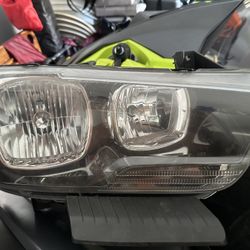 Dodge Charger passenger Side Headlight In Great Conditions Come From A 2012 Charger