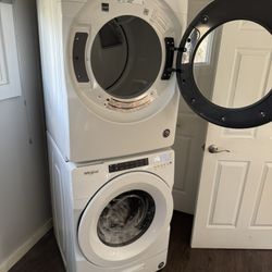 Like New Whirlpool Washer & Dryer