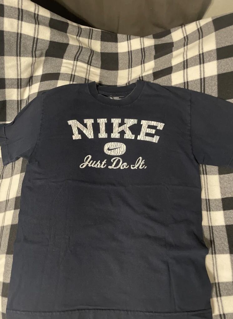 Nike• Mens• Tshirt••},••