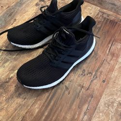 ULTRA BOOST MEN SIZE 10